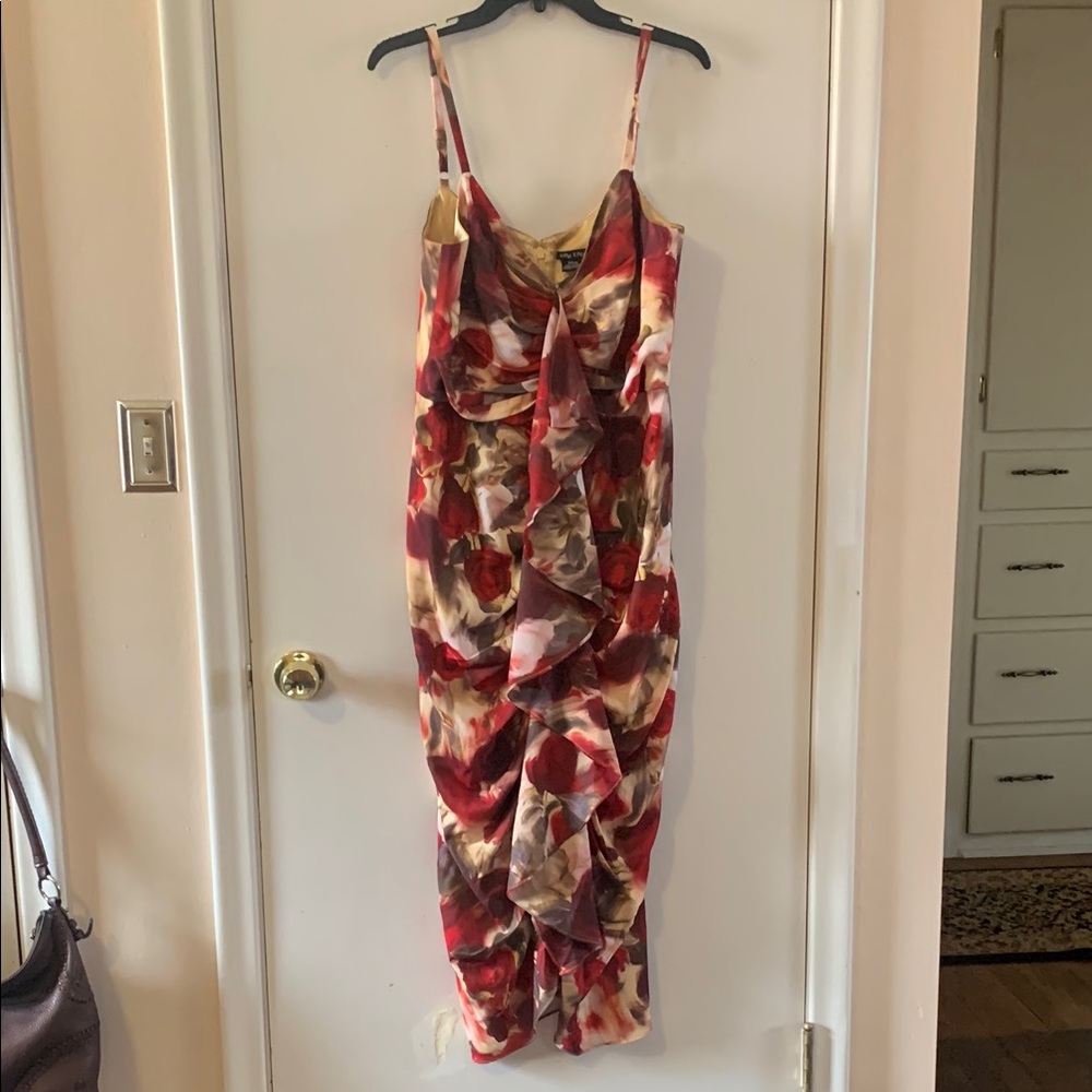 City Chic Women’s  Plus Size spaghetti strap  v neck dress